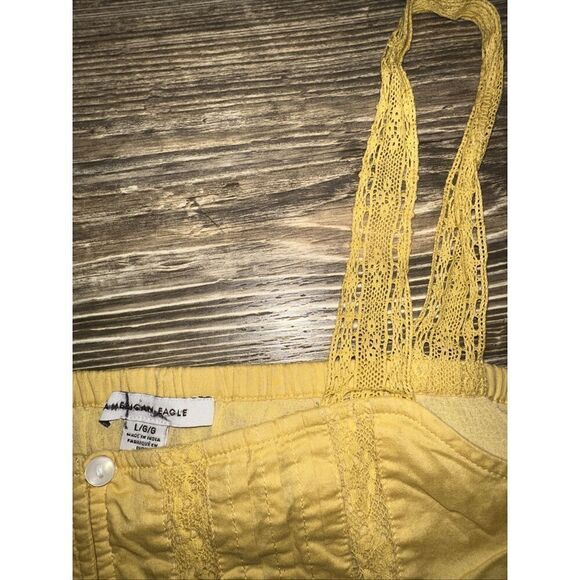 American Eagle Yellow Crop Top. Button Front. Lined Inside. Size Large. NWOT. E - Picture 3 of 7